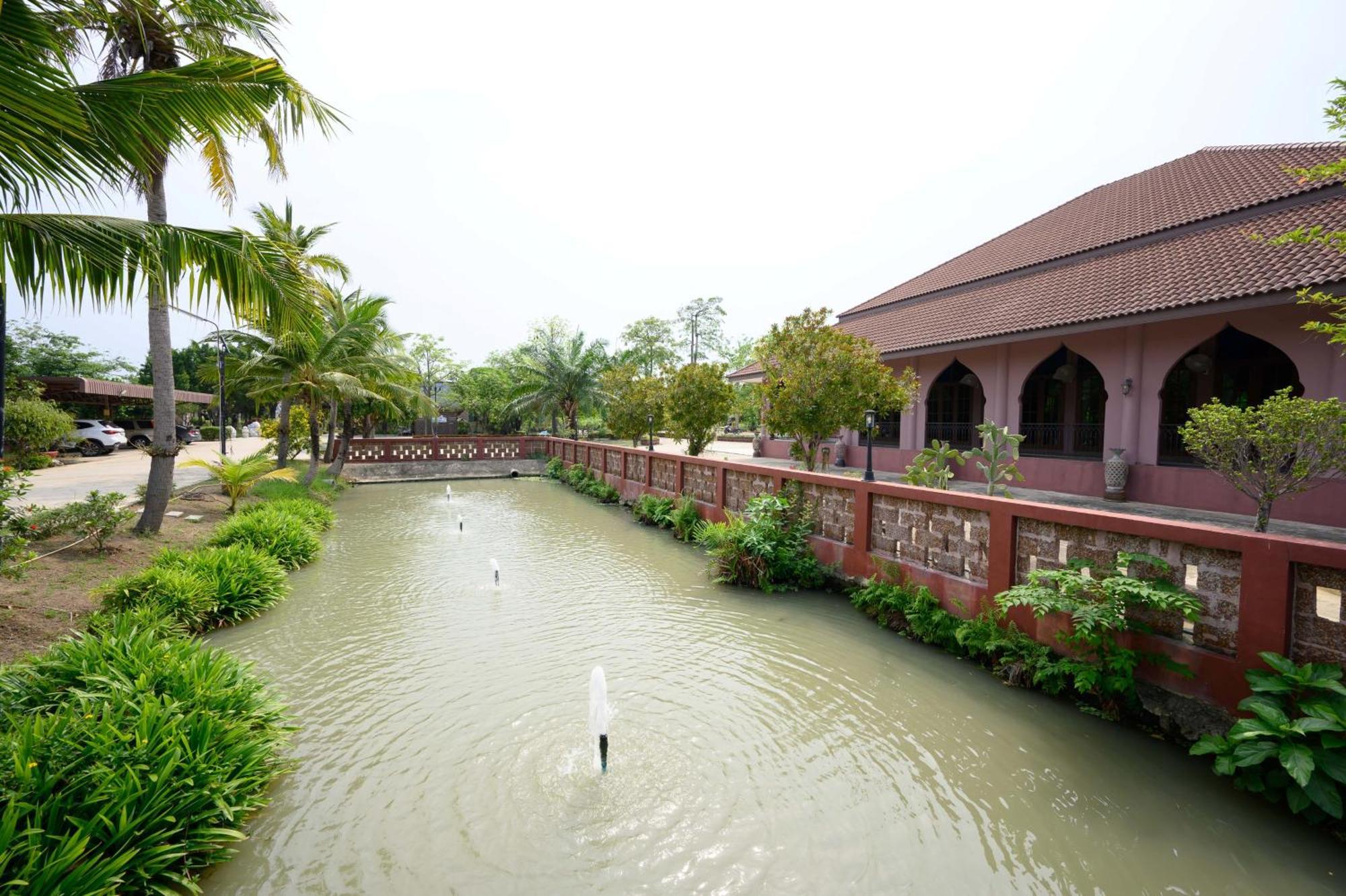 Busaya Resort & Cuisine Nakhon Pathom Luaran gambar